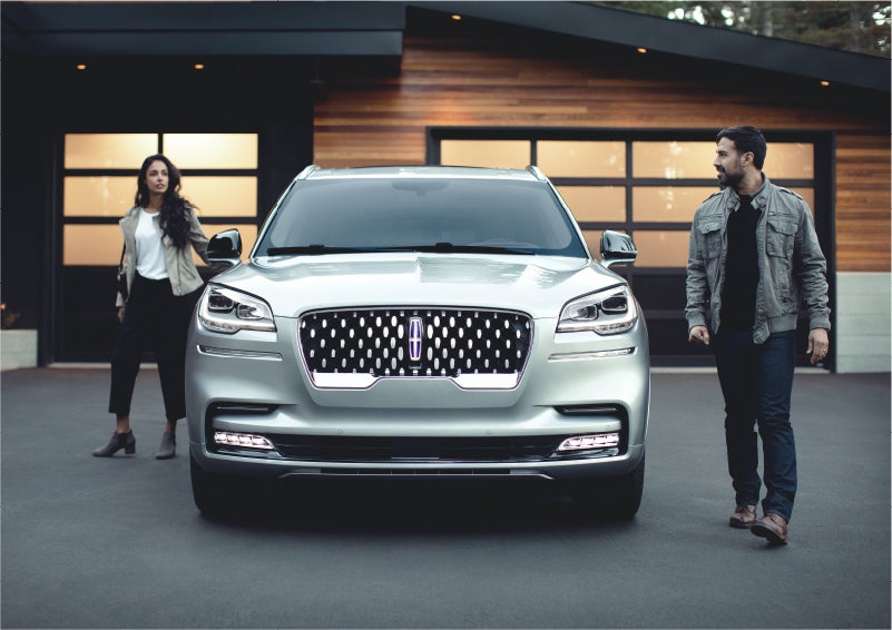 The sparkling grille of the 2023 Lincoln Aviator® Grand Touring model | Bayway Lincoln in Houston TX