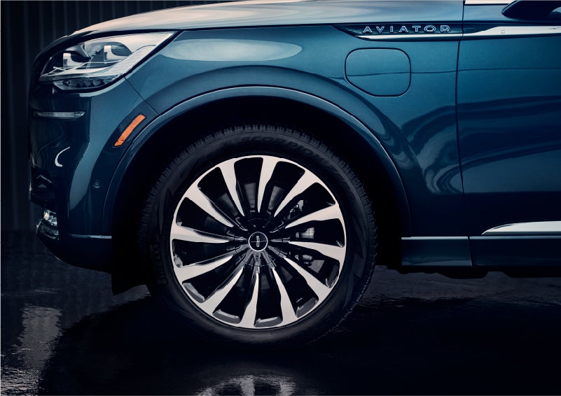 The 2023 Lincoln Aviator® Black Label Grand Touring model with unique 12-spoke wheel | Bayway Lincoln in Houston TX